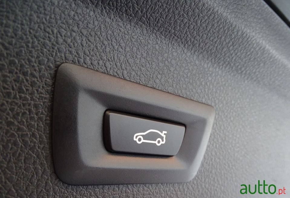 2014' BMW 320 Gran Turismo photo #5