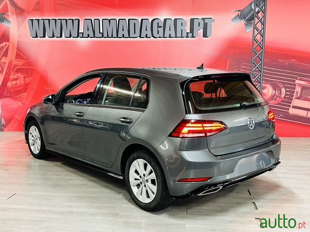 2018' Volkswagen Golf photo #3