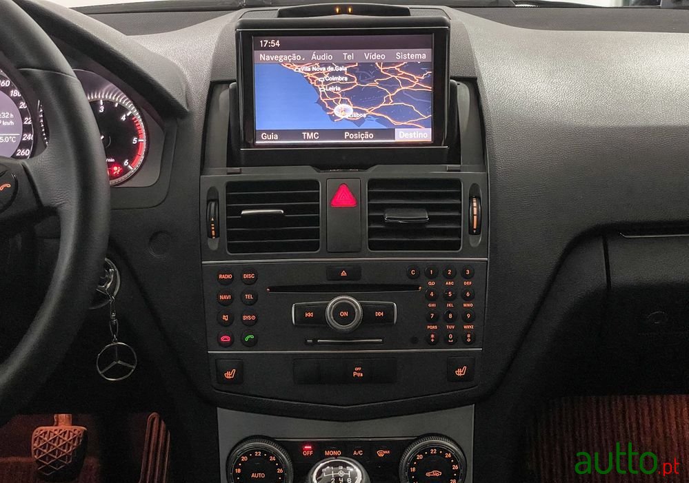 2010' Mercedes-Benz E 220 photo #4