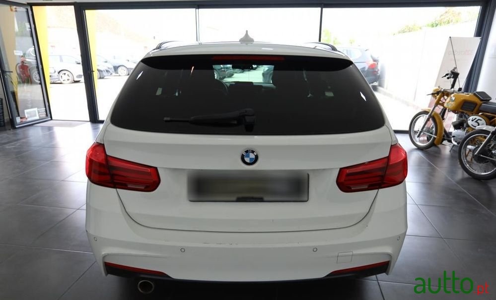 2017' BMW Série 3 D Pack M photo #6