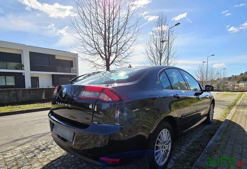 2011' Renault Laguna photo #3