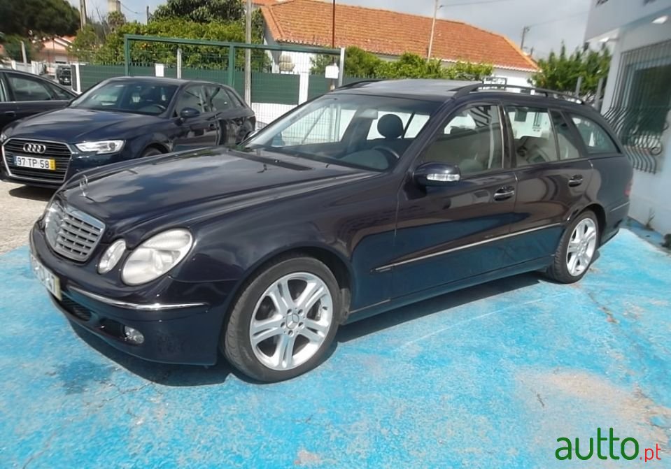 2003' Mercedes-Benz E-270 photo #2