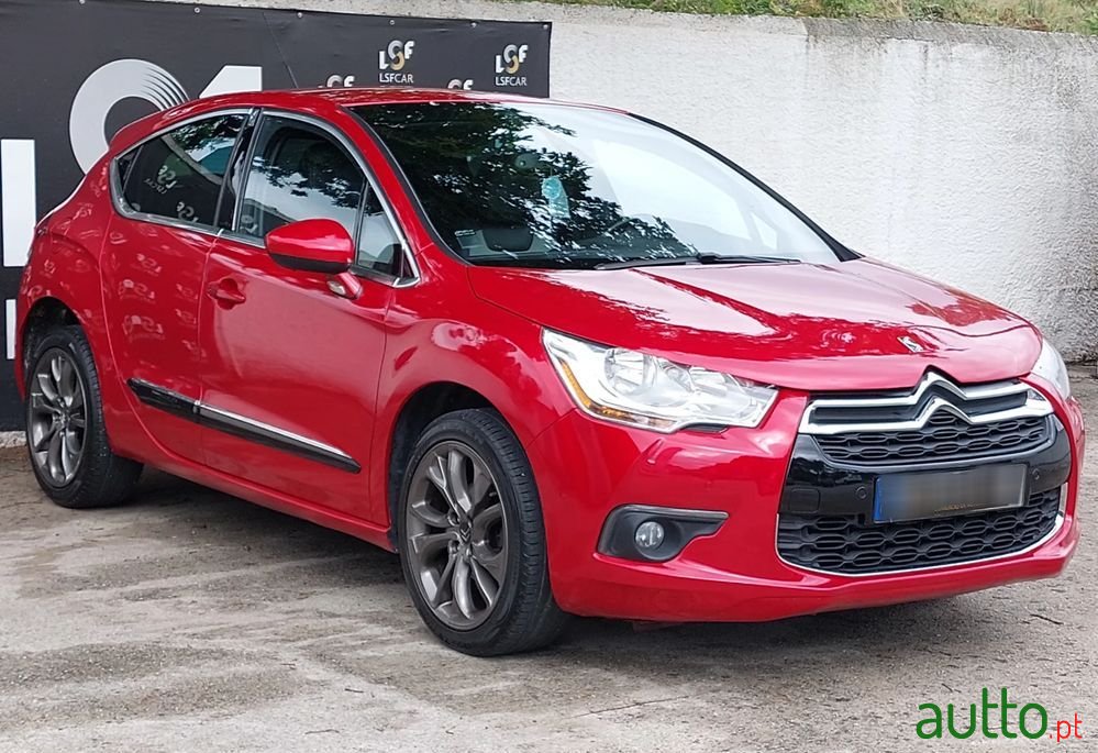 2011' Citroen DS4 photo #2