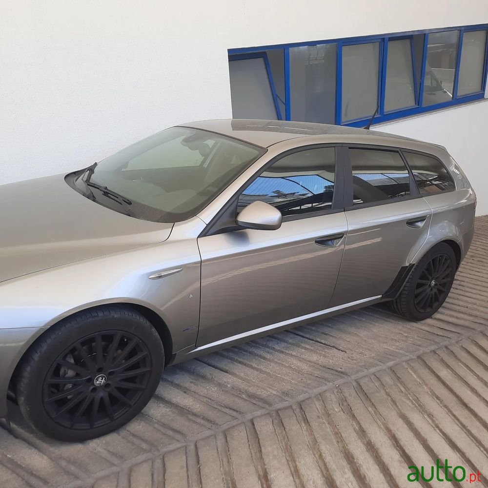 2009' Alfa Romeo 159 Sportwagon photo #4