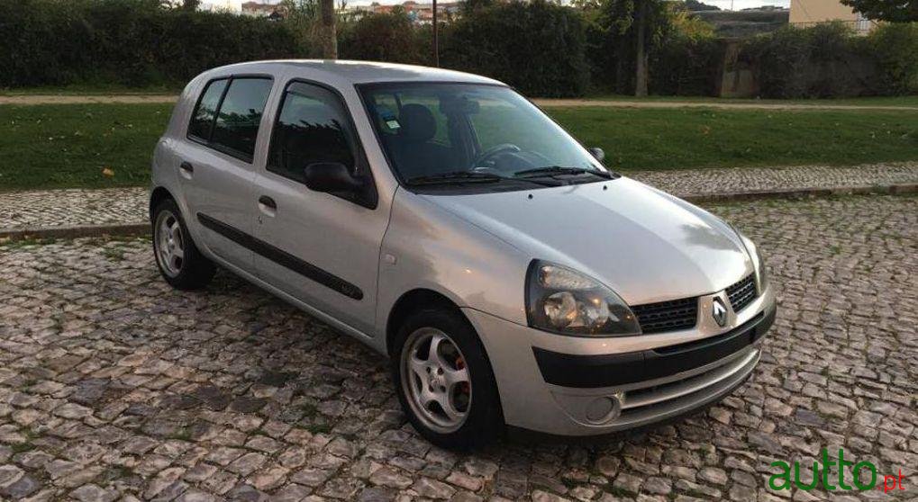 2001' Renault Clio 1.2 16V Privilège photo #1