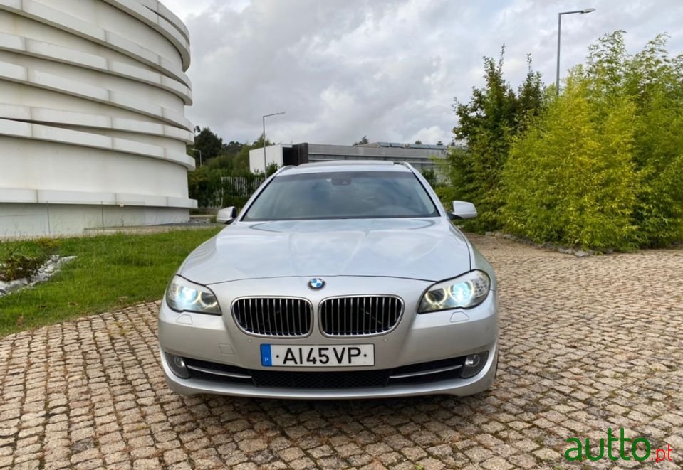 2012' BMW 525 photo #3