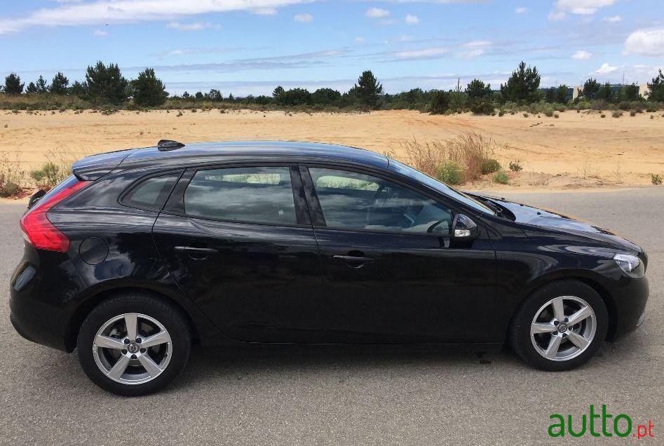 2015' Volvo V40 1.6 D2 Kinetic Eco photo #1