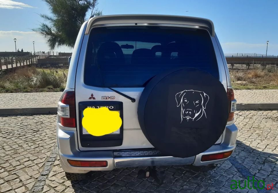 2000' Mitsubishi Pajero photo #3