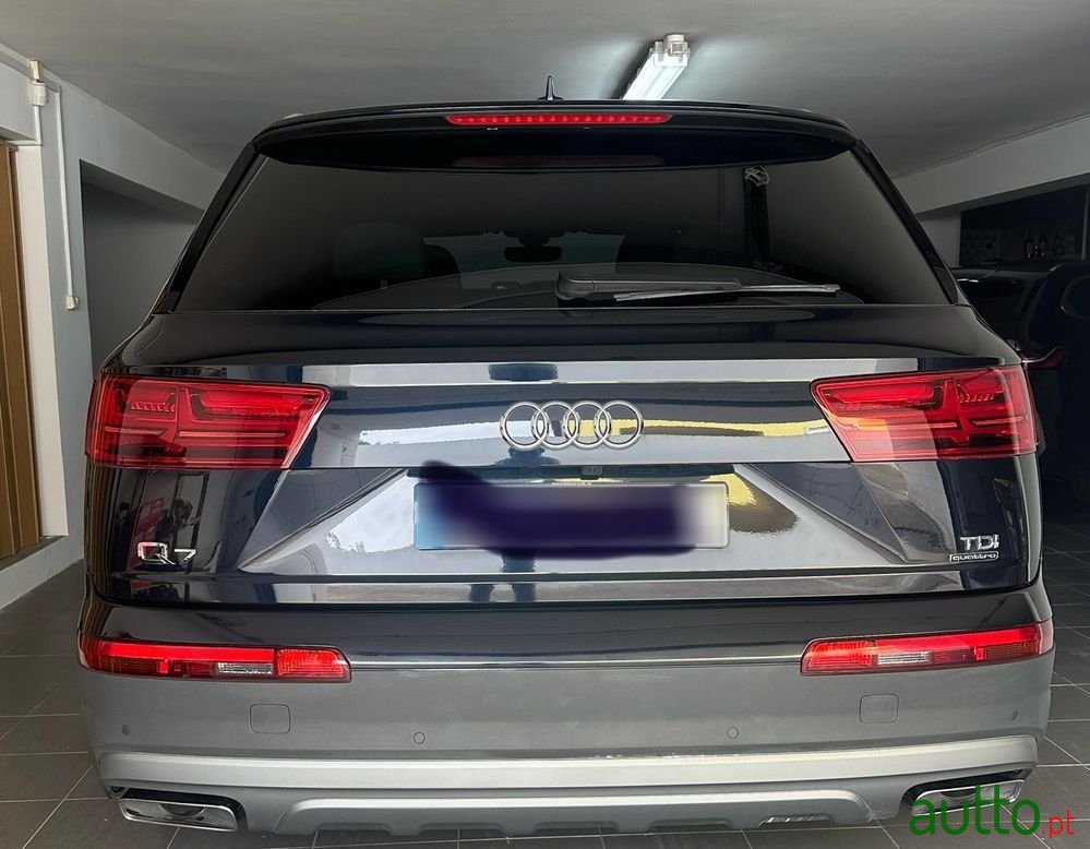 2016' Audi Q7 photo #5