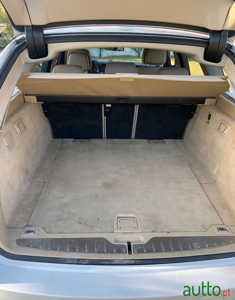 2011' BMW 520 D Touring photo #4