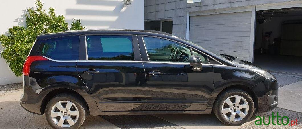 2015' Peugeot 5008 photo #3