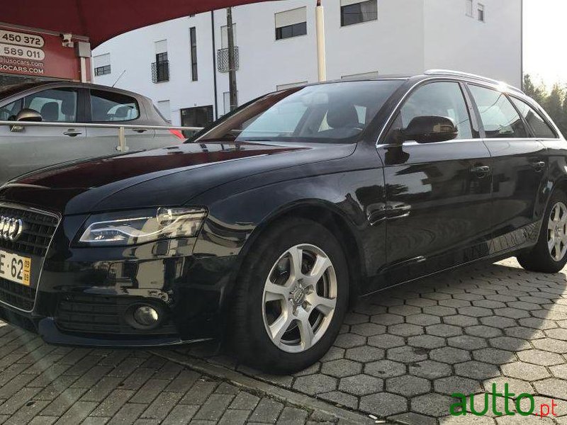 2009' Audi A4 Avant 2.0 TDi Sport photo #2