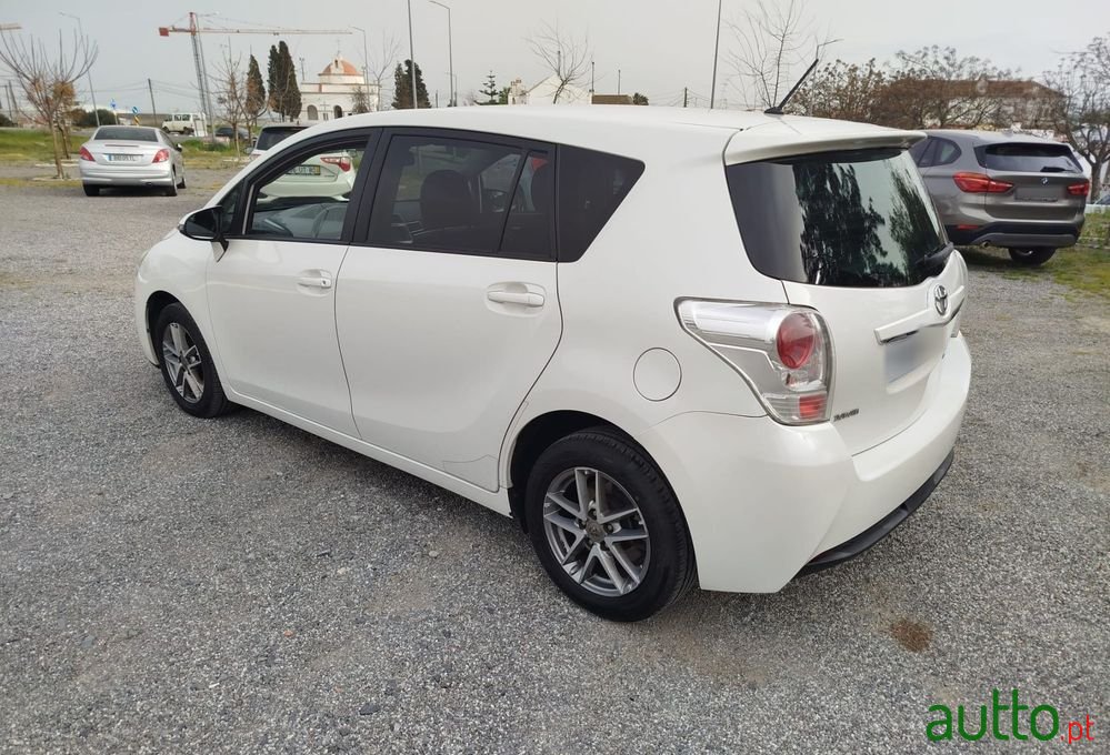 2015' Toyota Verso photo #5