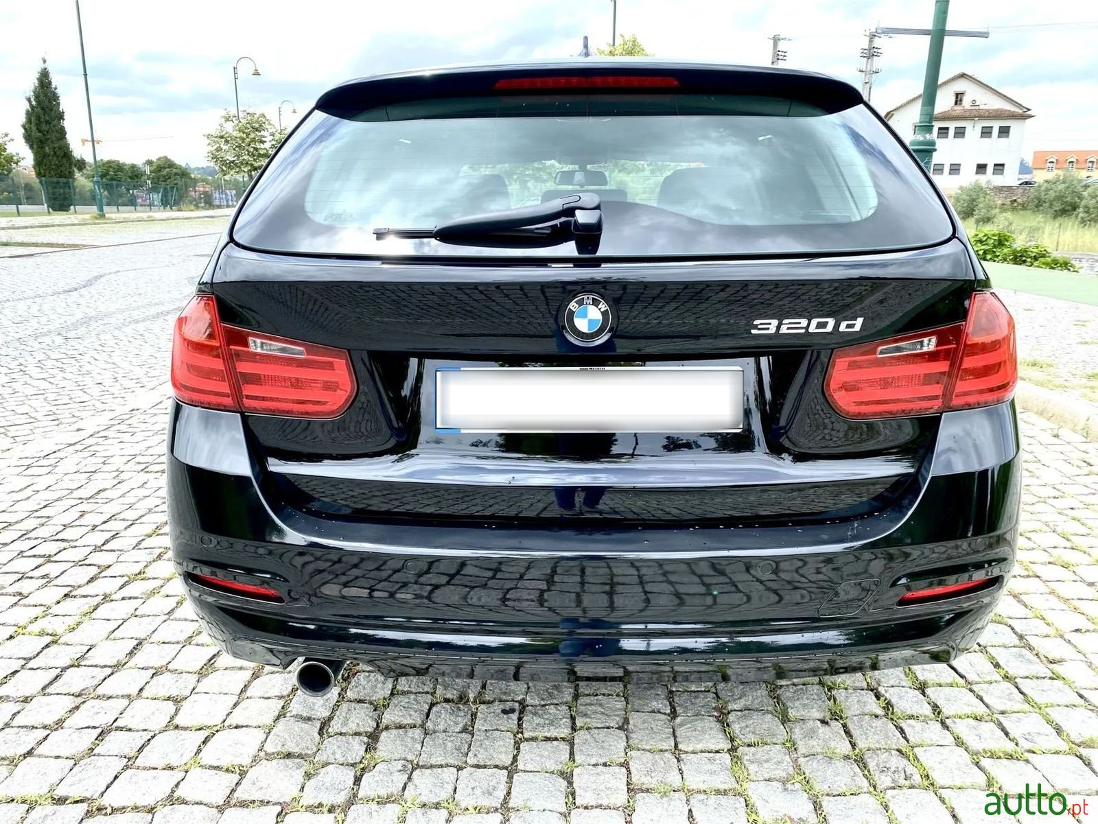 2013' BMW 320 photo #1