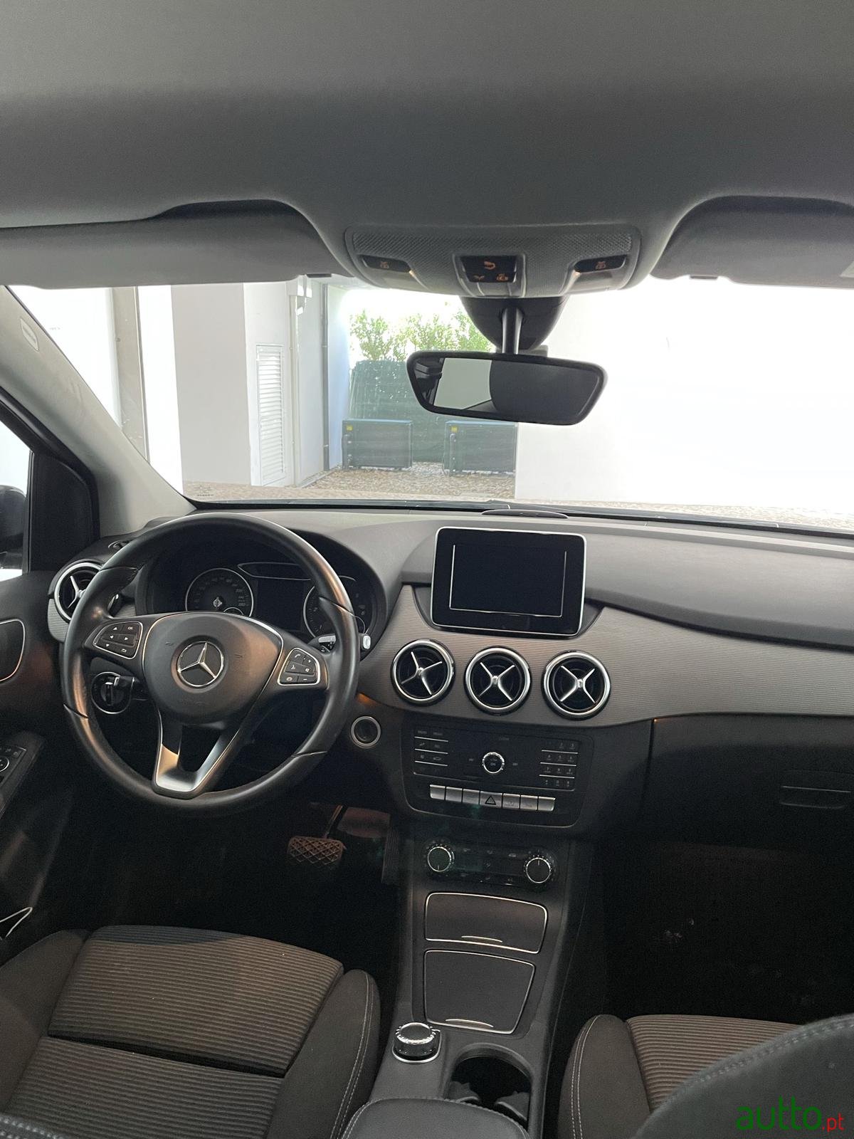 2015' Mercedes-Benz B 180 photo #7