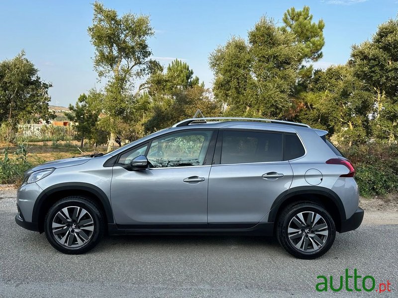 2019' Peugeot 2008 photo #2