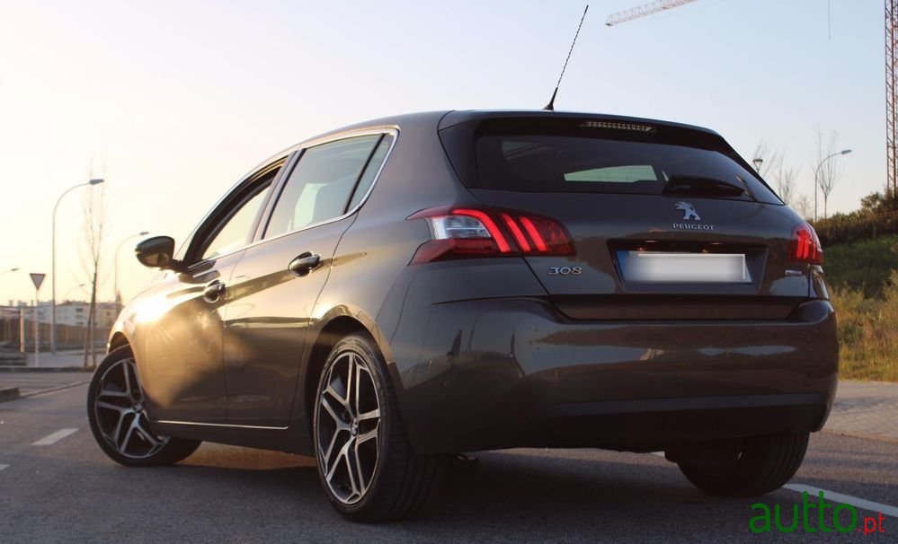 2014' Peugeot 308 photo #2