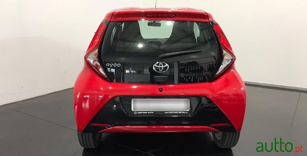 2022' Toyota Aygo 1.0 X-Play Plus photo #4
