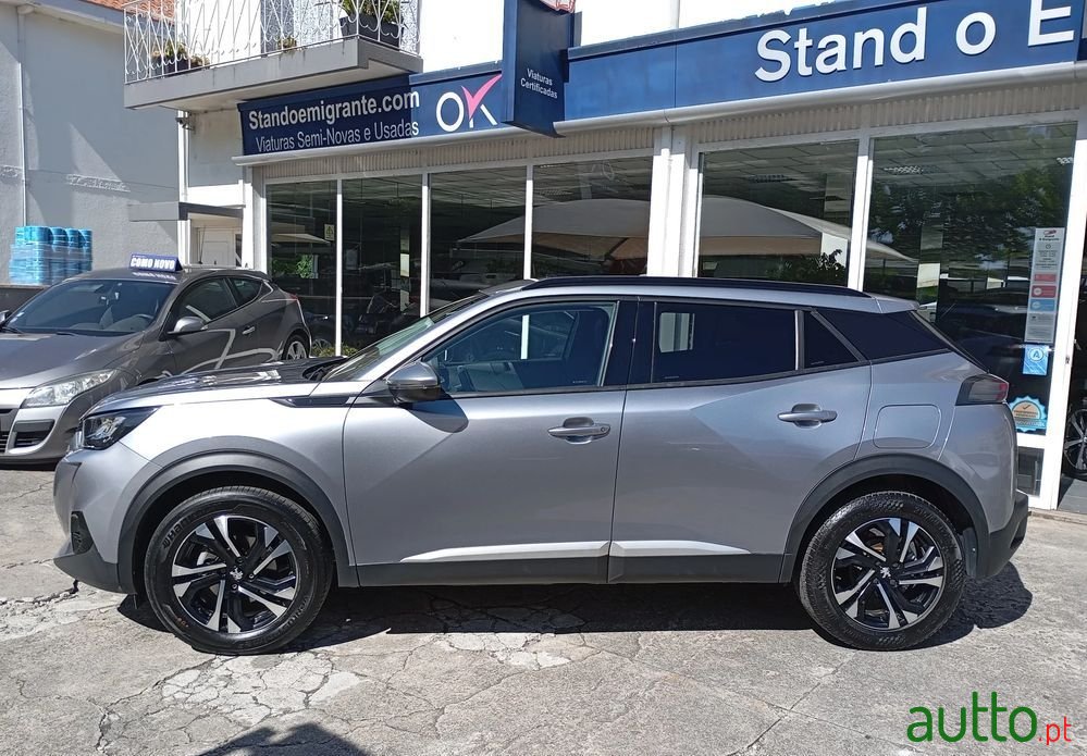 2021' Peugeot 2008 photo #2