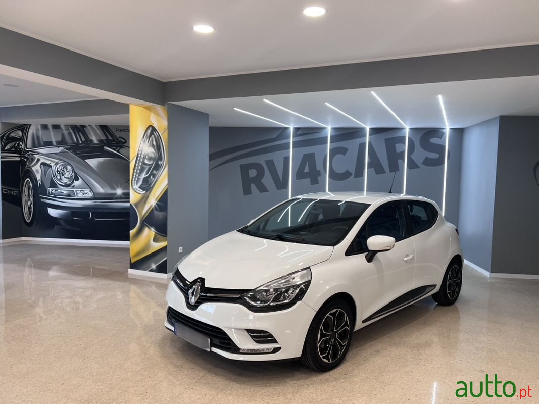 2017' Renault Clio Sport Tourer photo #1