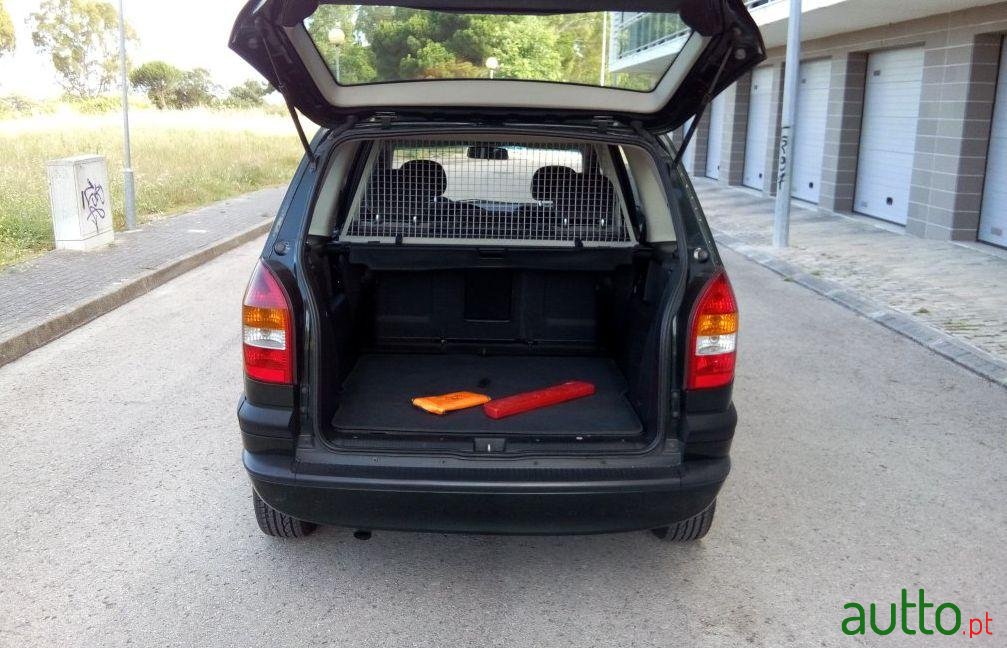 2001' Opel Zafira 2.0 Dti Confort photo #1