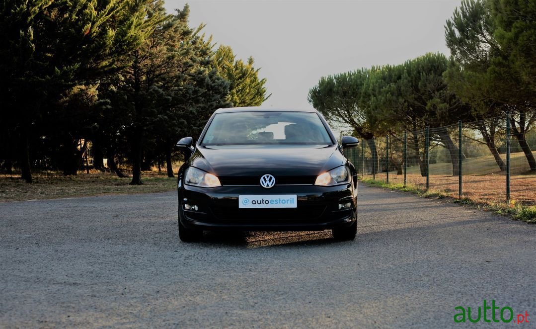 2014' Volkswagen Golf photo #2