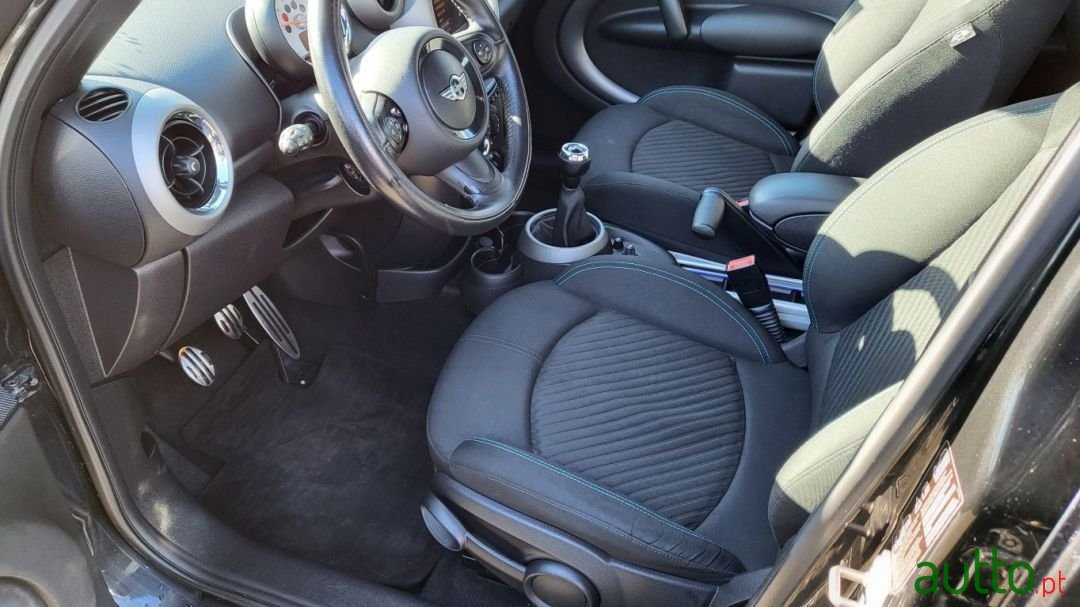 2011' MINI Countryman photo #6