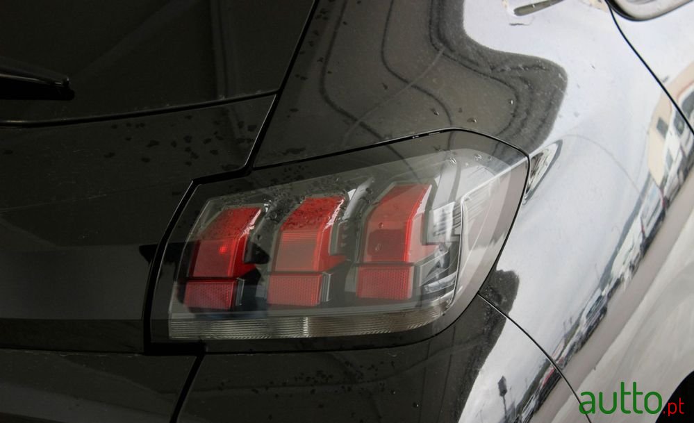 2022' Peugeot 208 photo #6