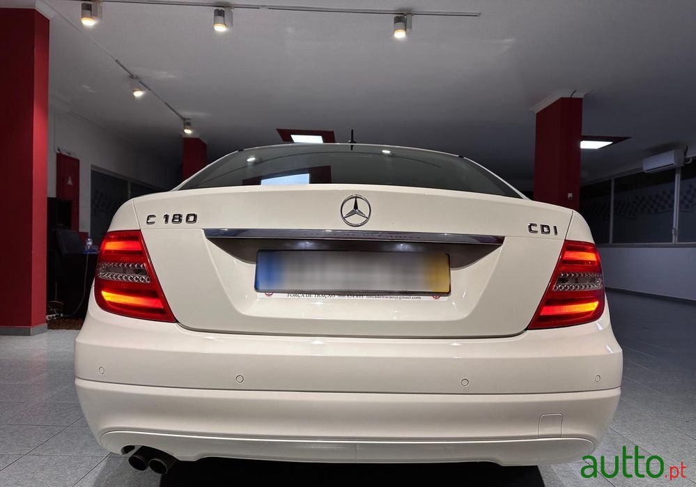 2011' Mercedes-Benz Classe C photo #5