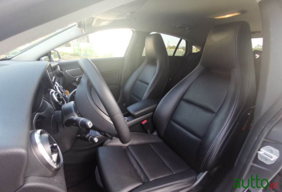 2016' Mercedes-Benz Cla-200 photo #4