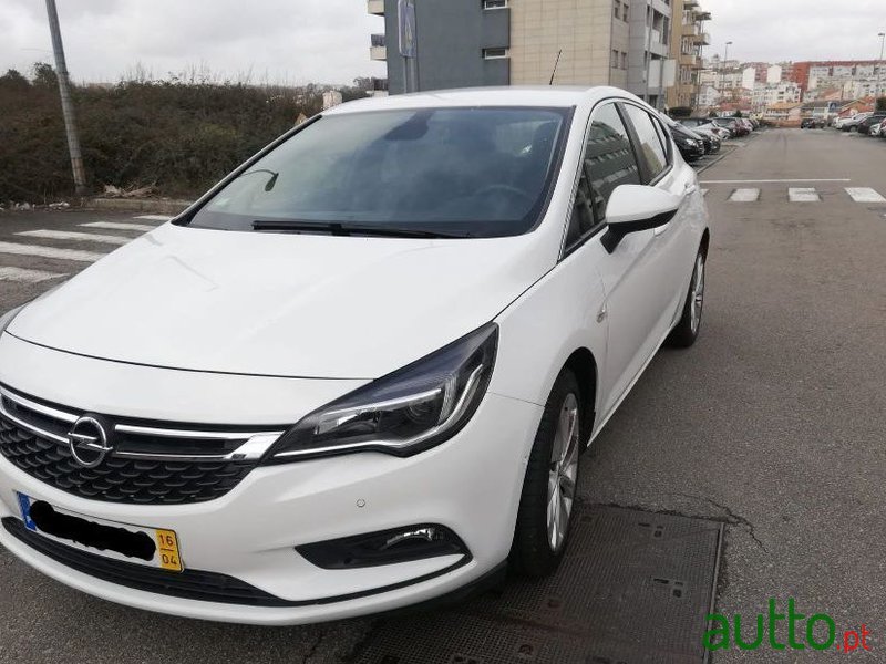 2016' Opel Astra photo #2