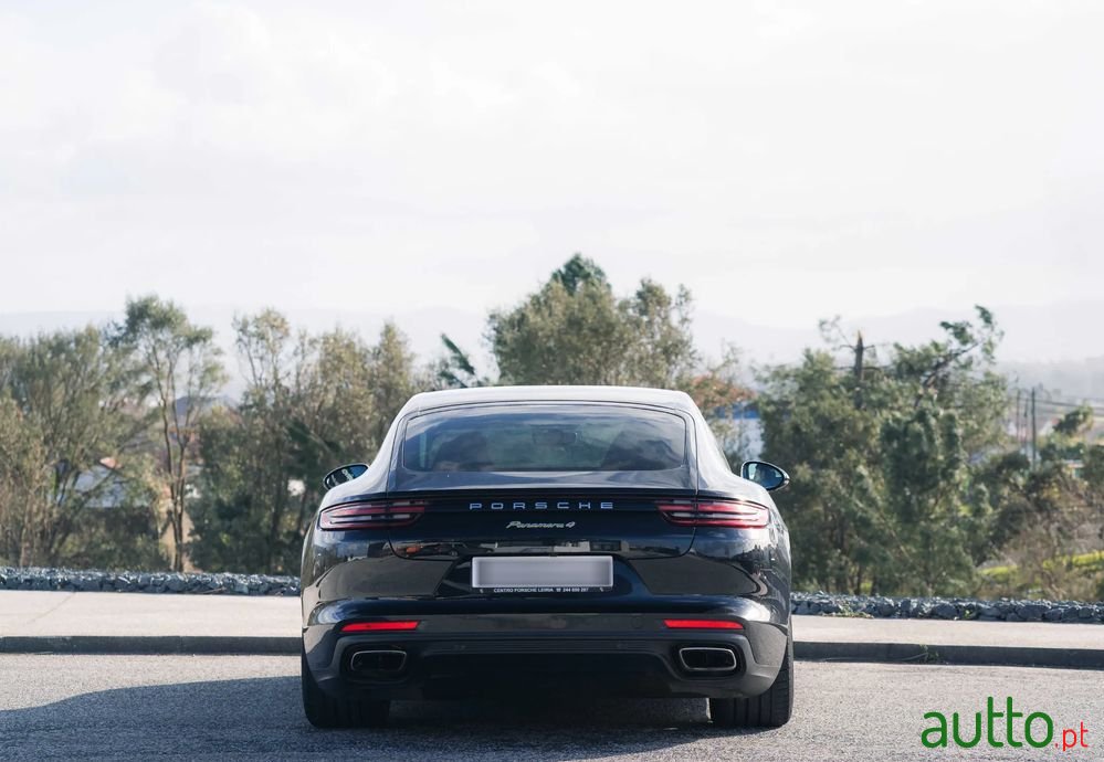 2018' Porsche Panamera 4 E-Hybrid photo #6