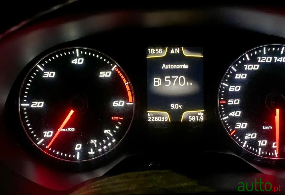 2014' SEAT Leon St photo #2