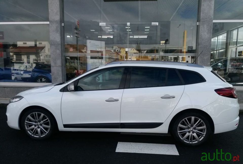2011' Renault Megane Sport Tourer photo #5