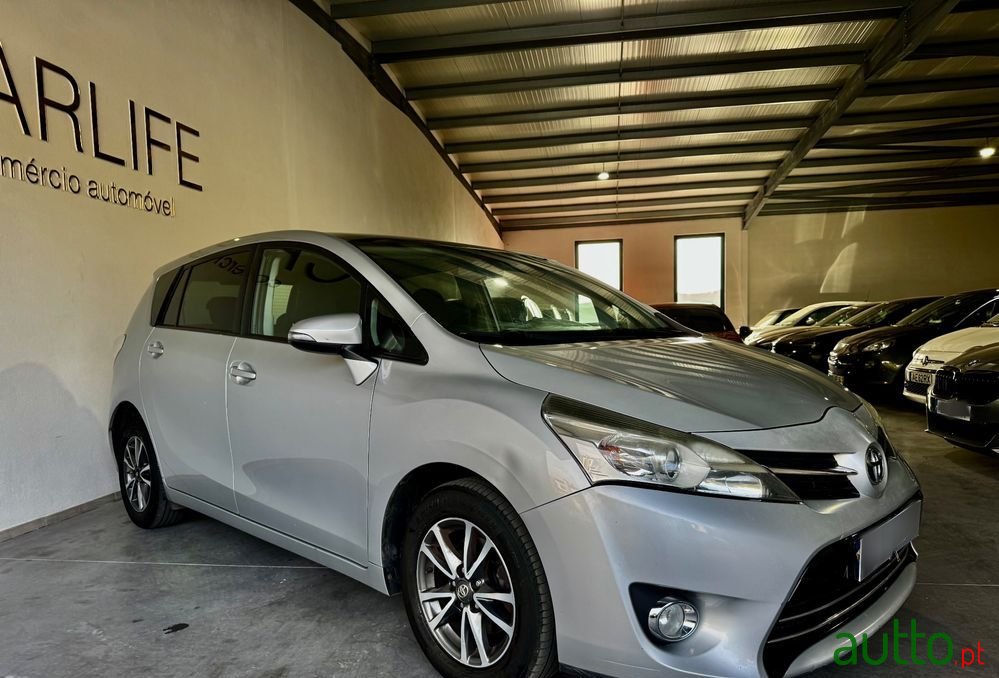 2015' Toyota Verso photo #2