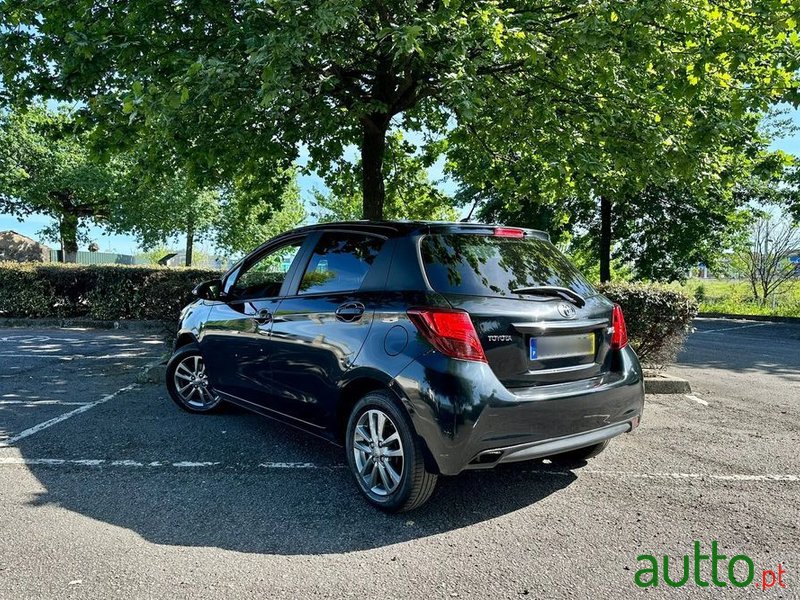 2016' Toyota Yaris photo #5