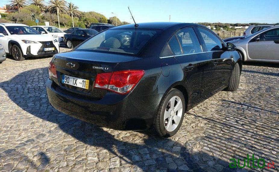 2010' Chevrolet Cruze Lt photo #4