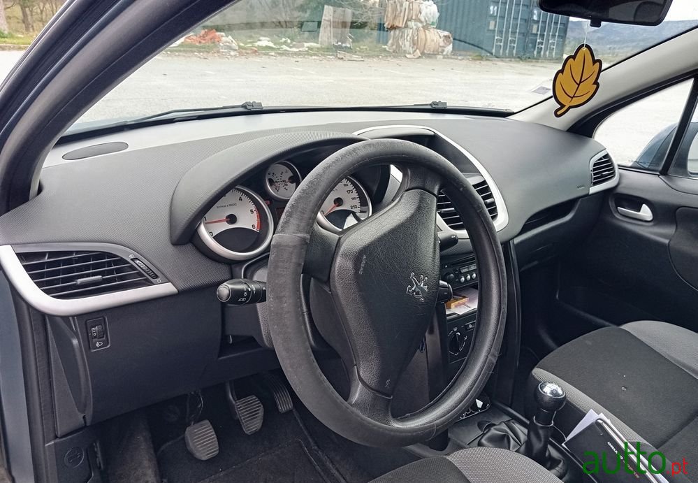 2008' Peugeot 207 1.4 Hdi Trendy photo #6