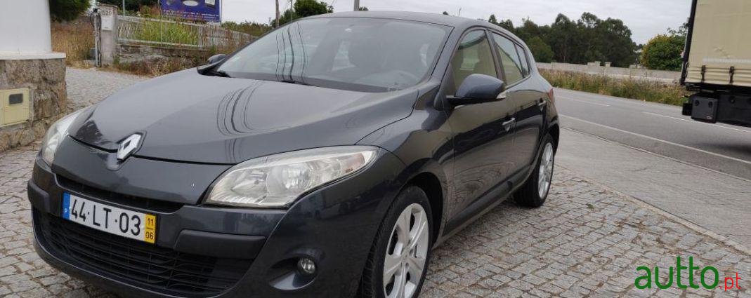 2011' Renault Megane photo #1