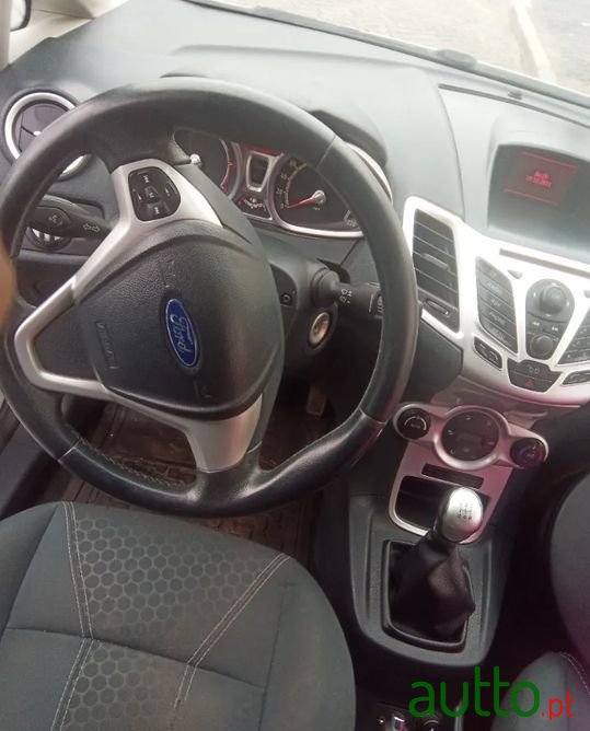 2012' Ford Fiesta photo #4