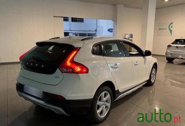 2018' Volvo V40 Cross Country 2.0 D2 photo #4
