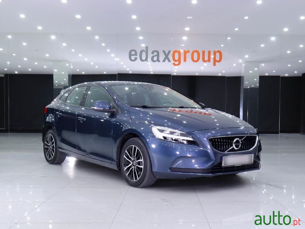 2019' Volvo V40 photo #1