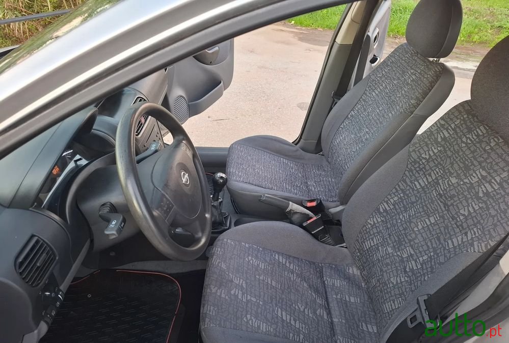2002' Opel Corsa 1.2 16V Confort photo #5