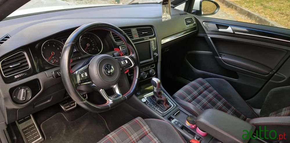 2014' Volkswagen Golf photo #2