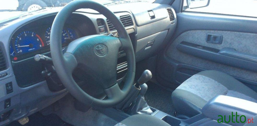 2005' Toyota Hilux photo #3