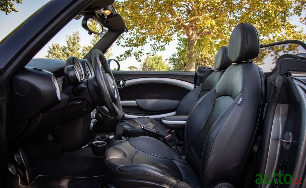 2009' MINI Cabrio Cooper S photo #3