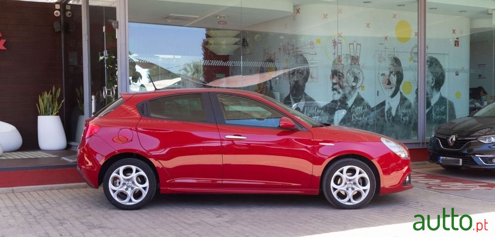 2019' Alfa Romeo Giulietta 1.6 Jtdm Sport photo #6