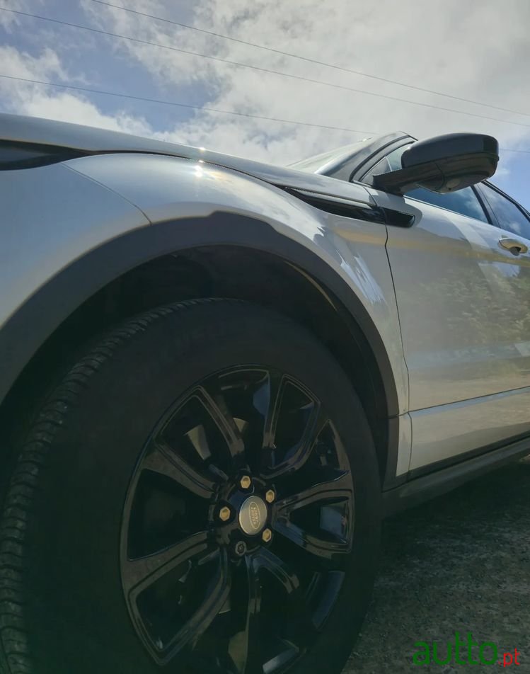 2017' Land Rover Range Rover Evoque photo #4