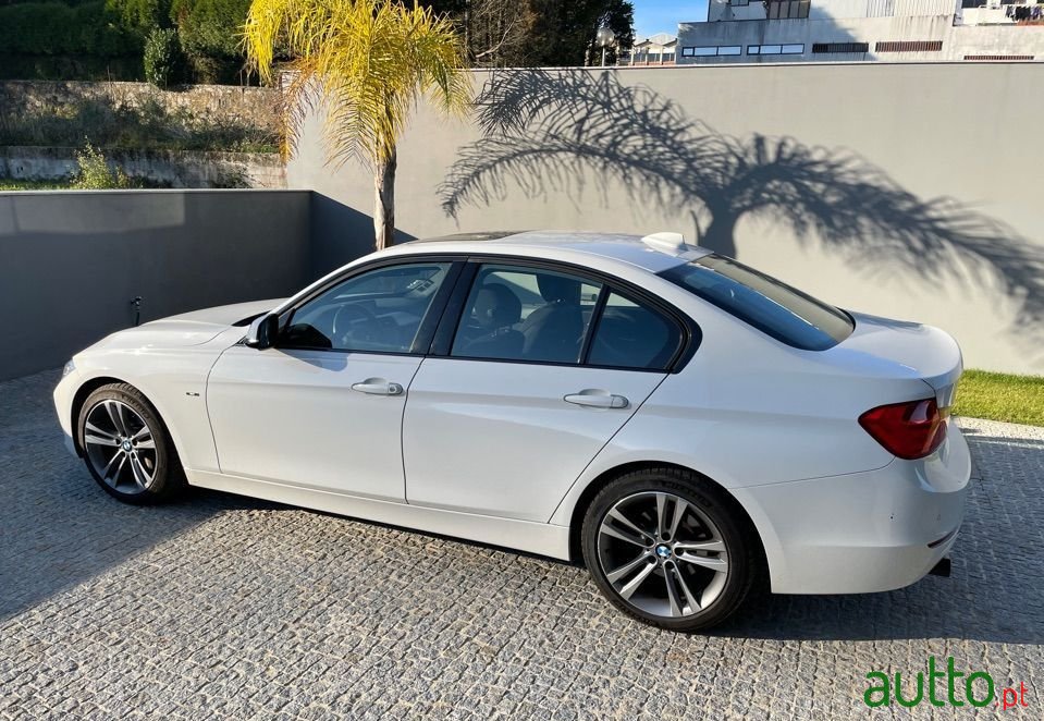 2012' BMW 320 Sport photo #1