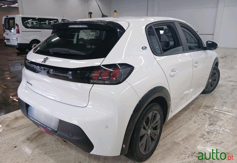 2021' Peugeot e-208 photo #3